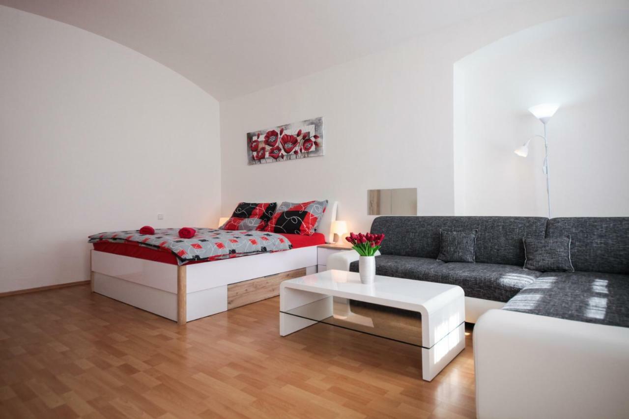 דירות פראג Family Duplex On Wenceslas Square מראה חיצוני תמונה