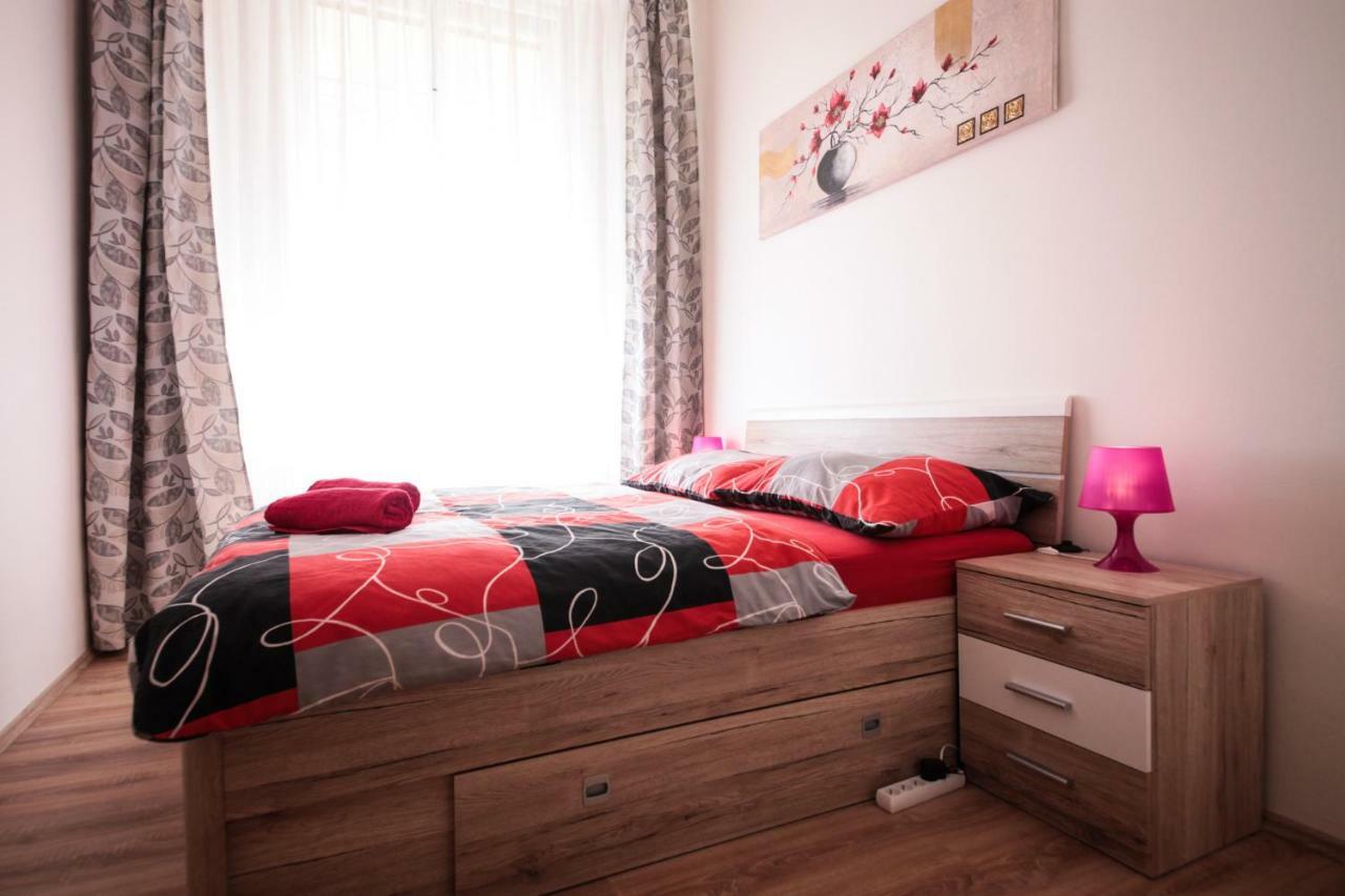 דירות פראג Family Duplex On Wenceslas Square מראה חיצוני תמונה