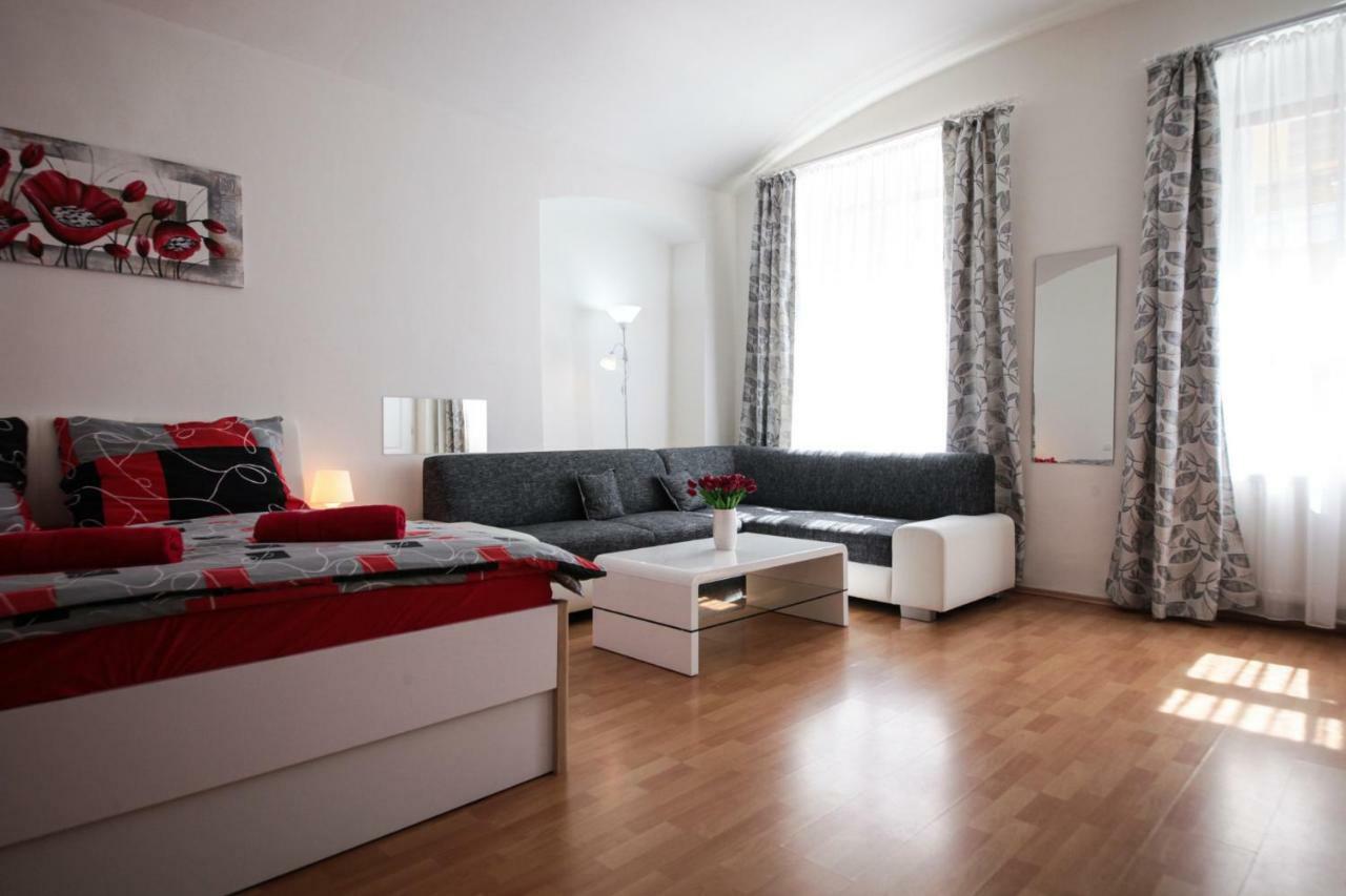 דירות פראג Family Duplex On Wenceslas Square מראה חיצוני תמונה